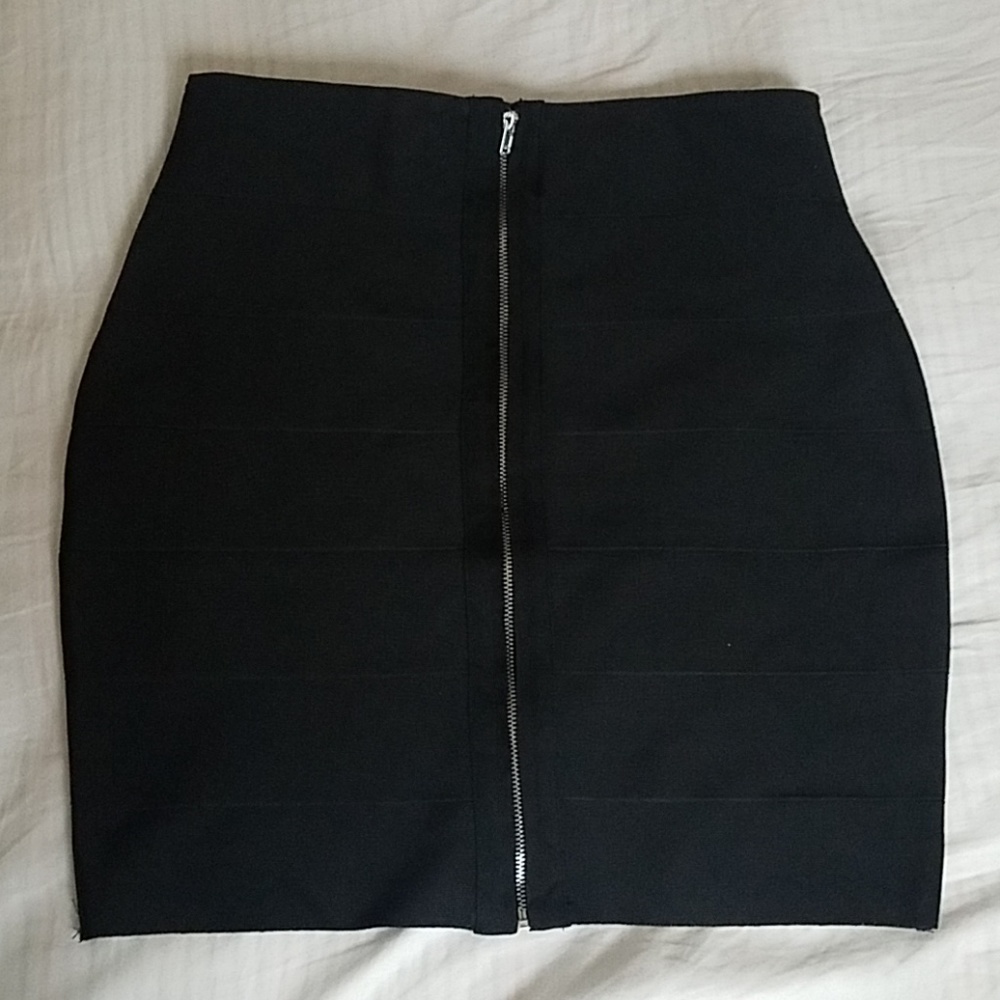 Zip-up Bandage Skirt in Black
